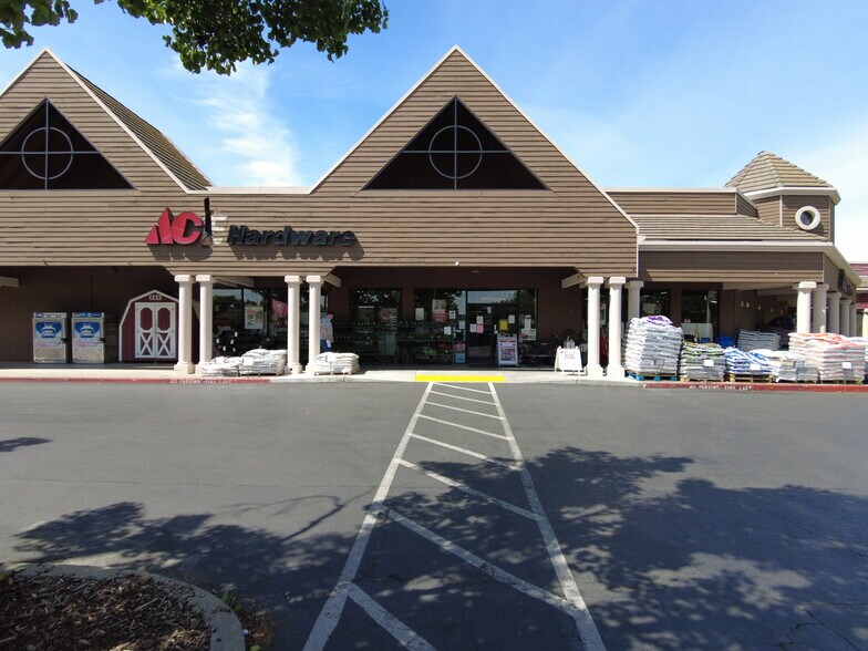 250-288 Sunset Ave, Suisun City, CA à louer - Photo du bâtiment - Image 2 de 16