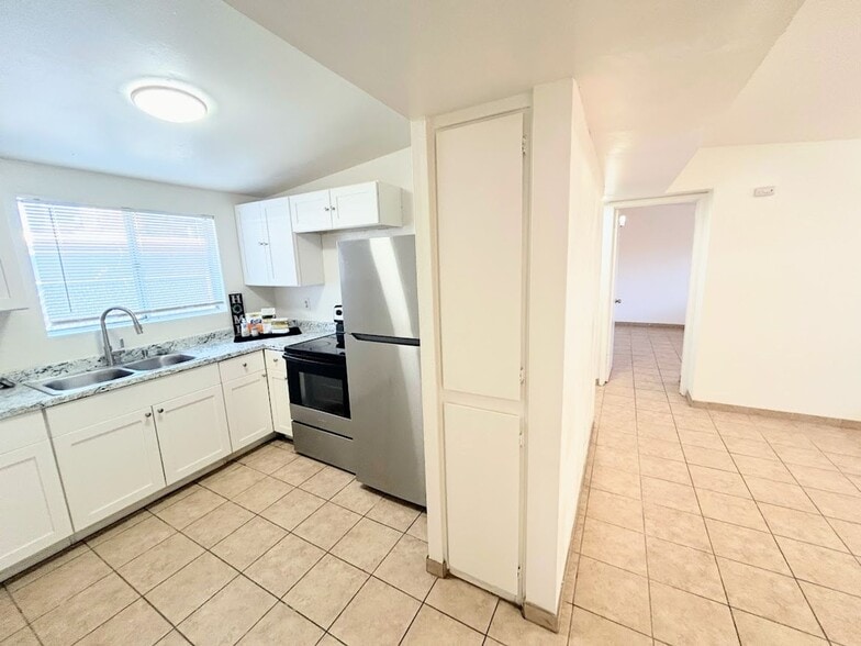 1710 S Jefferson Ave, Tucson, AZ for sale - Interior Photo - Image 3 of 18
