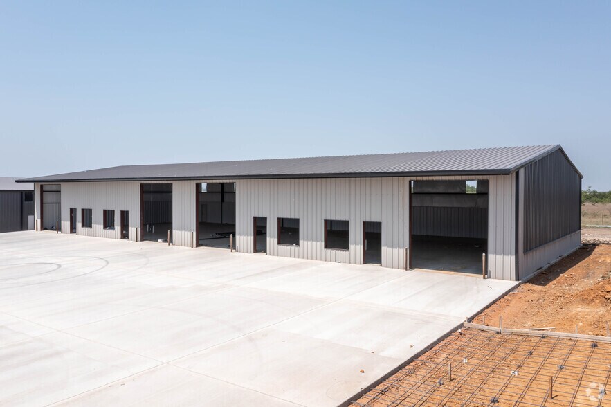 3912 Williamson Rd, Crowley, TX à louer - Photo principale - Image 3 de 19