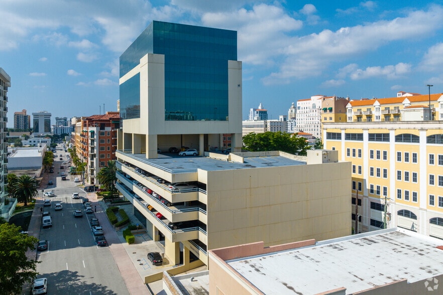 75 Valencia Ave, Coral Gables, FL for lease - Building Photo - Image 3 of 17