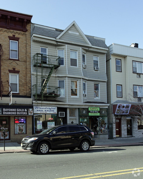 739 Broadway, Bayonne, NJ à vendre - Photo principale - Image 1 de 1