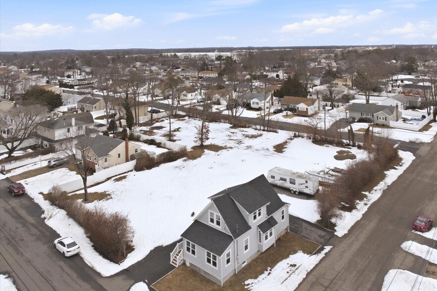 35 Weston Ave, Deer Park, NY for sale - Building Photo - Image 1 of 12
