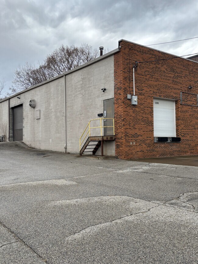 More details for 2285 Scranton Rd, Cleveland, OH - Industrial for Lease