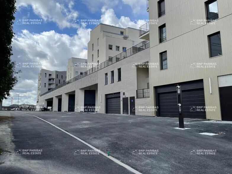 Flex dans Ivry-sur-Seine à louer - Photo du bâtiment - Image 1 de 4