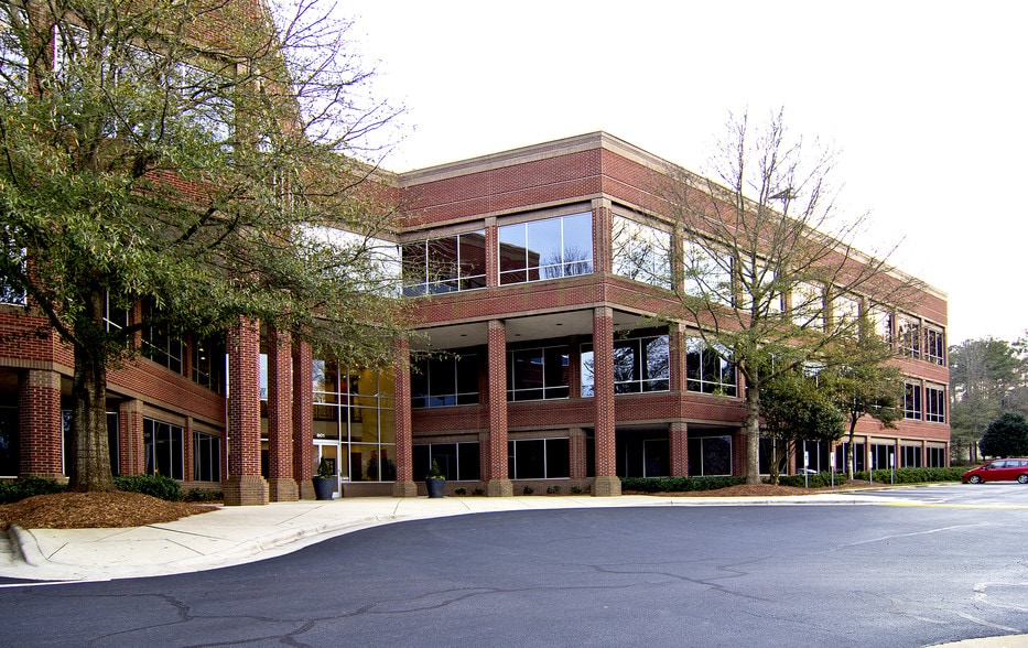 801 Jones Franklin Rd, Raleigh, NC for lease - Primary Photo - Image 1 of 13