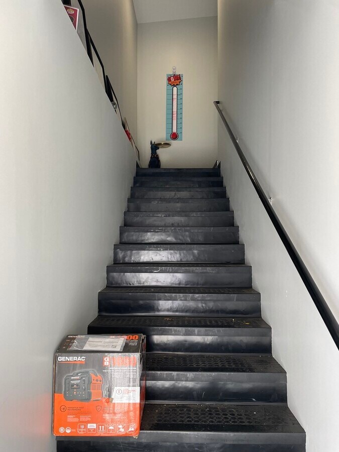 586 Pleasant St, Watertown, MA 02472 - Unité 1 -  - Photo intérieure - Image 1 of 11