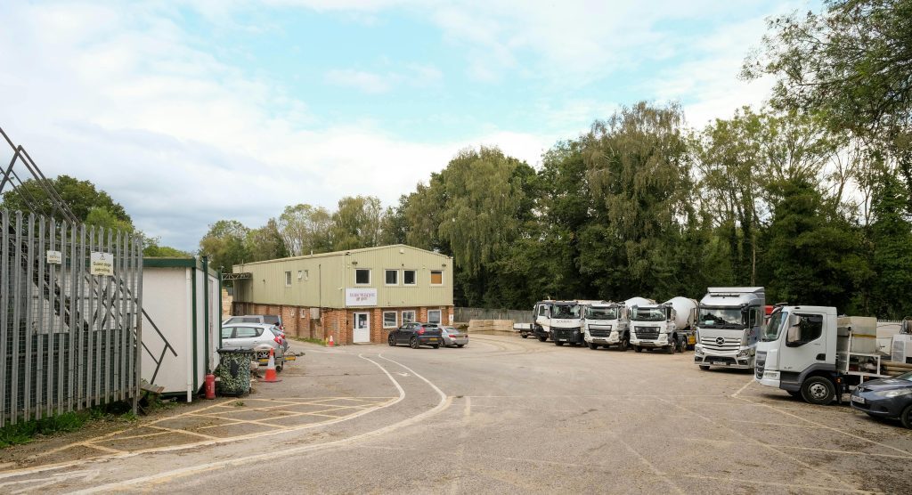 Birtley Green, Guildford for lease Primary Photo- Image 1 of 4