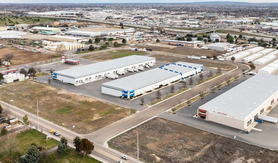 2102 N Devlin Way, Nampa, ID à louer - Photo du bâtiment - Image 2 de 4