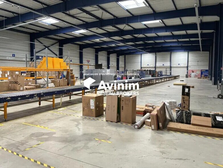 Industrial in Vitrolles for lease - Interior Photo - Image 2 of 9