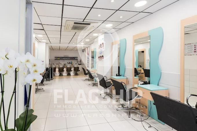 Retail in Clichy for lease - Interior Photo - Image 2 of 3