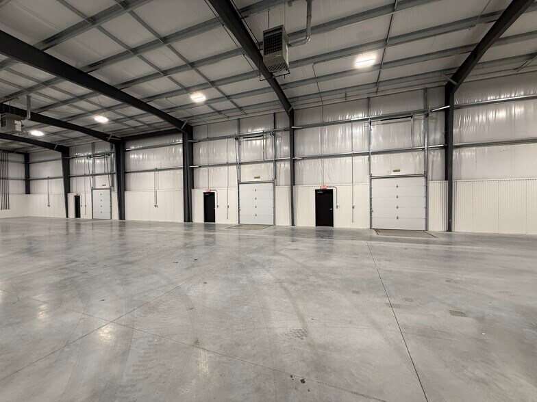 3103 W. CR 1000N, Fortville, IN à louer - Photo du bâtiment - Image 3 de 4