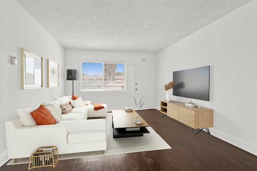 473 E 55th St, Long Beach, CA à vendre - Photo du bâtiment - Image 3 de 22