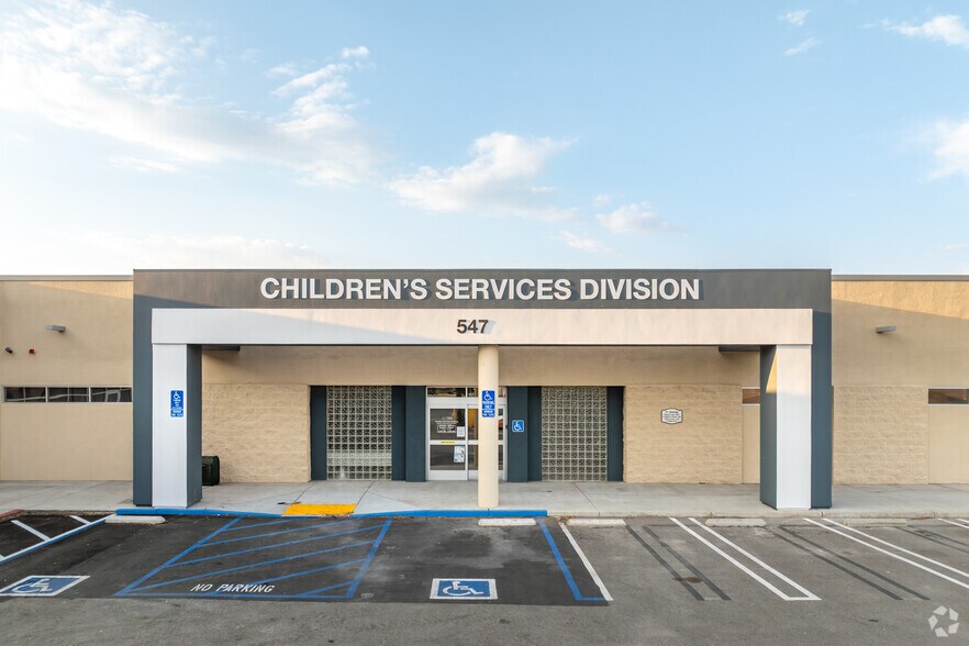 501-573 N San Jacinto St, Hemet, CA à louer - Photo du bâtiment - Image 2 de 10
