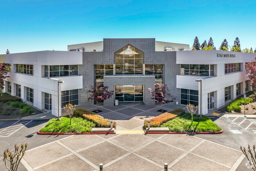 2240 Douglas Blvd, Roseville, CA à louer - Photo du bâtiment - Image 2 de 7