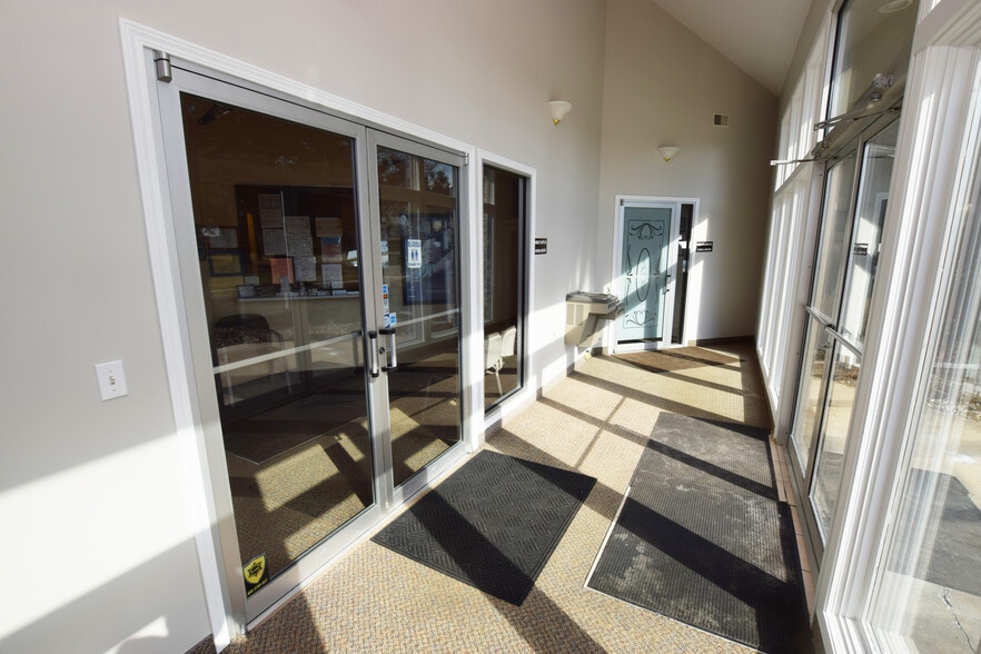 3380 Beecher Rd, Flint, MI for sale - Interior Photo - Image 3 of 39