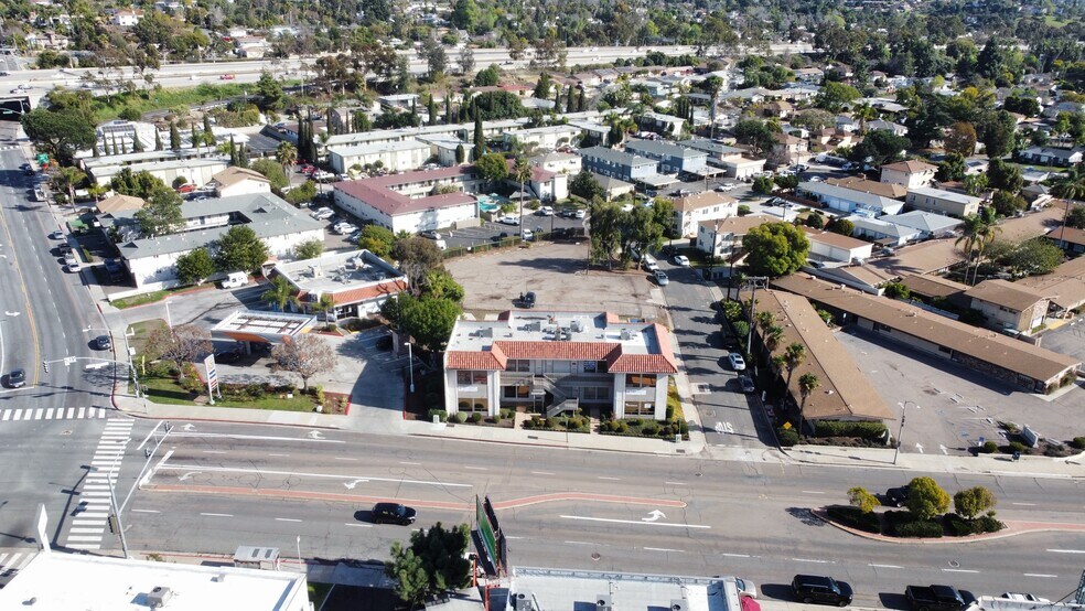 8893 La Mesa Blvd, La Mesa, CA à louer - Photo du bâtiment - Image 2 de 8