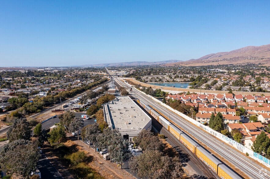 200-230 Railroad Ave, Milpitas, CA à louer - Aérien - Image 2 de 14