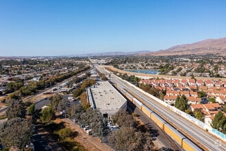 386-404 Railroad Ct, Milpitas, CA - AÉRIEN  Vue de la carte