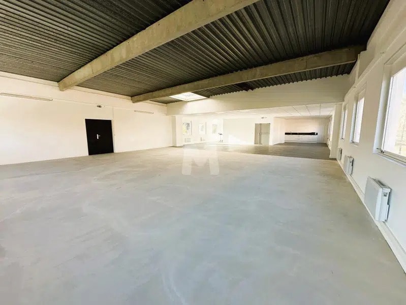 Flex in Verrières-le-Buisson for lease Interior Photo- Image 1 of 6