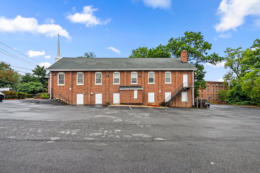 322 Ethan Allen Ave, Takoma Park, MD à vendre - Photo du bâtiment - Image 2 de 9