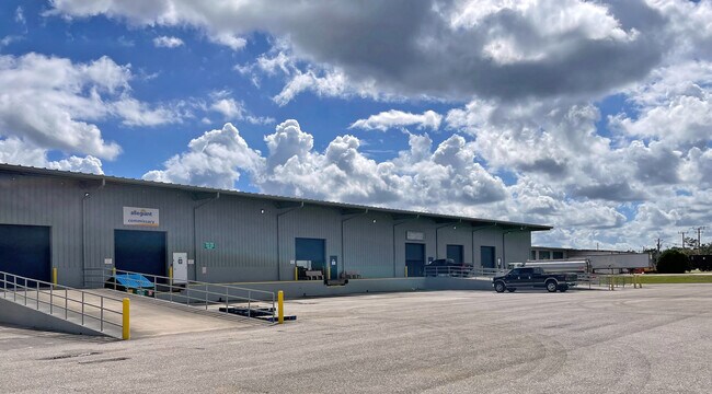 Plus de détails pour 2915-2983 Carrier Ave, Sanford, FL - Industriel à louer