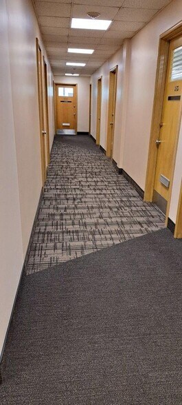 110 E Schiller St, Elmhurst, IL à louer - Photo du bâtiment - Image 2 de 7