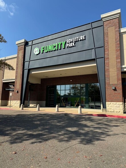 7861-8073 Eastchase Pky, Montgomery, AL à vendre - Photo du bâtiment - Image 3 de 11