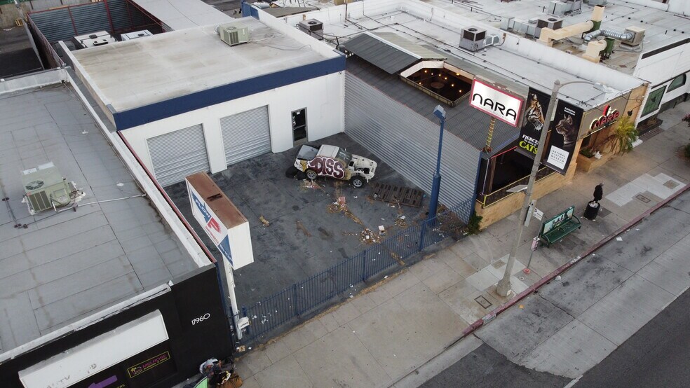 17964 Ventura Blvd, Encino, CA à vendre - Photo du bâtiment - Image 2 de 6