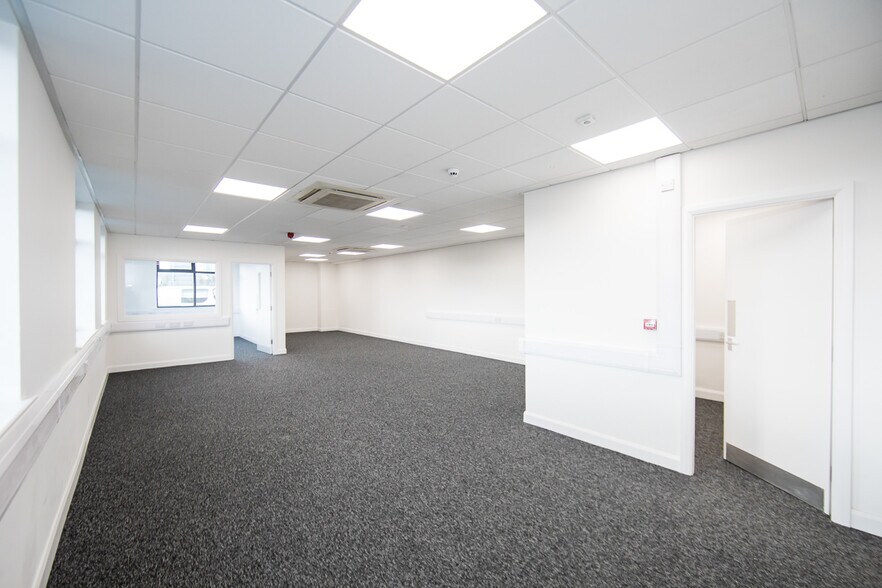 11 Pontefract Ln, Leeds à louer - Photo du bâtiment - Image 2 de 10