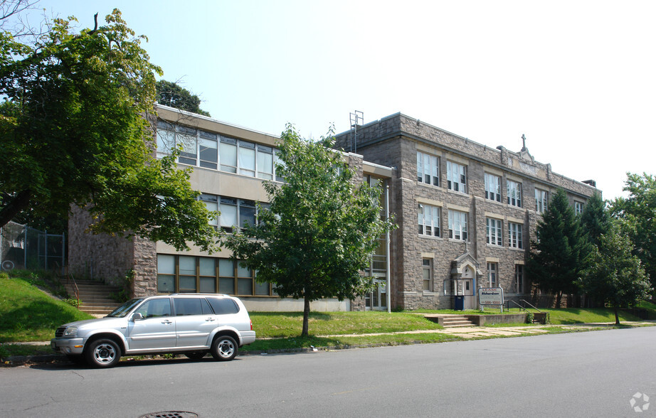 720 Bellevue Ave, Trenton, NJ à vendre - Photo principale - Image 1 de 1