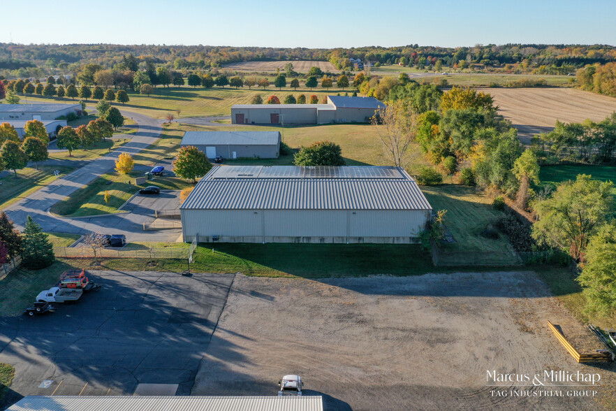 1011 Trakk Ln, Woodstock, IL for sale - Building Photo - Image 3 of 9