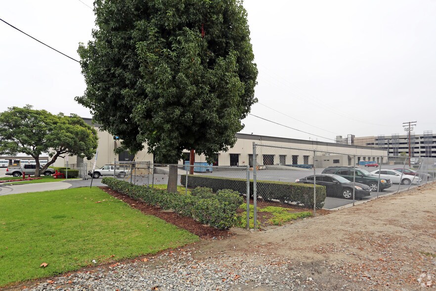 1222 E Howell Ave, Anaheim, CA à louer - Photo du bâtiment - Image 3 de 12