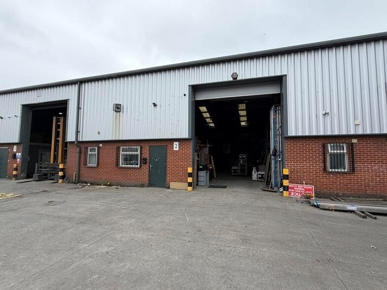 Gladstone St, Oldham for lease - Building Photo - Image 3 of 19