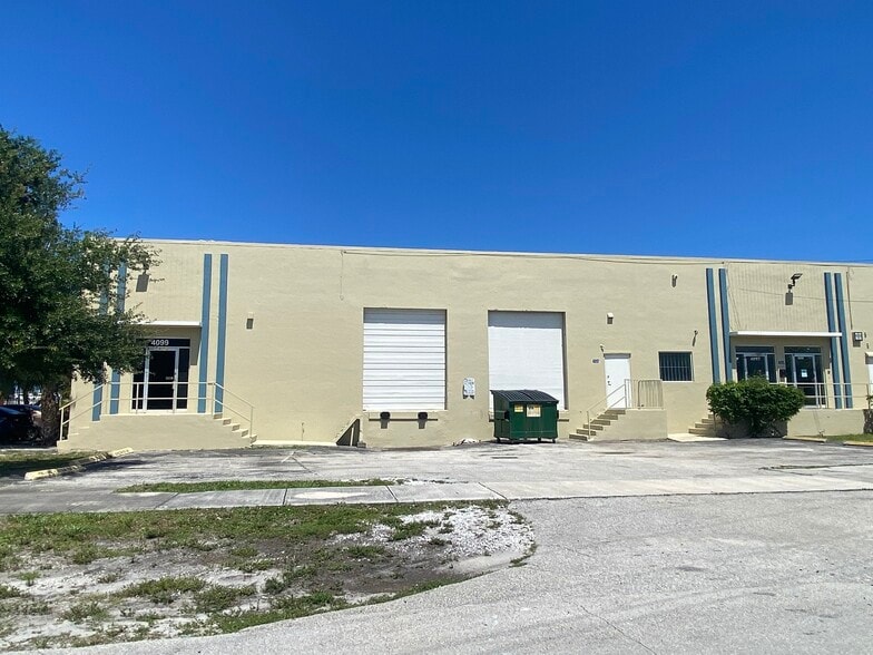 4093 N 28th Way, Hollywood, FL for lease - Building Photo - Image 2 of 6