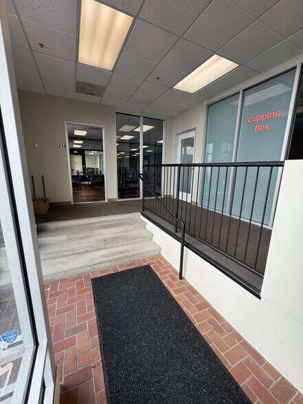 250 Main St, San Mateo, CA à louer - Photo du bâtiment - Image 3 de 14
