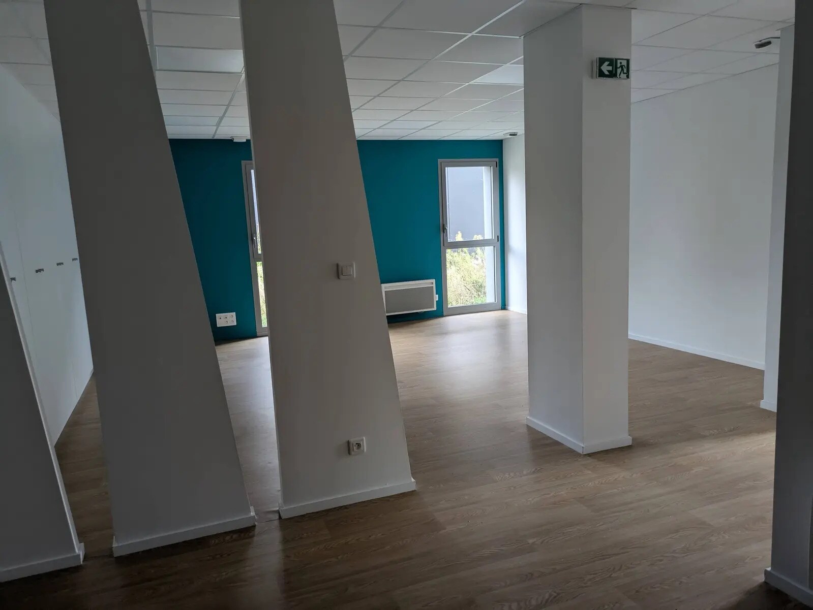 Office in Auray for lease Interior Photo- Image 1 of 8