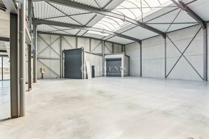 Flex in Le Mesnil-Amelot for lease Building Photo- Image 1 of 13