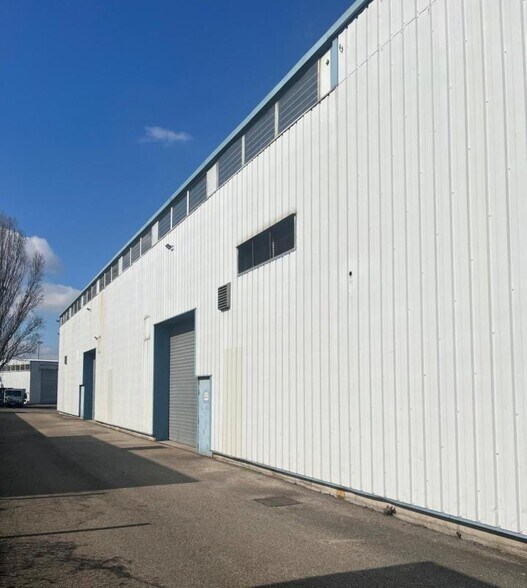 5 Avenue Karl Marx, Vaulx-en-Velin for lease - Building Photo - Image 2 of 8