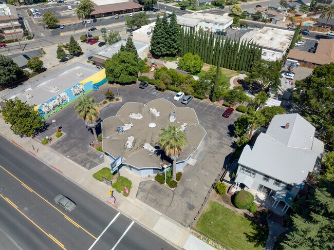 Plus de détails pour 316 W F St, Oakdale, CA - Commerce de détail à vendre