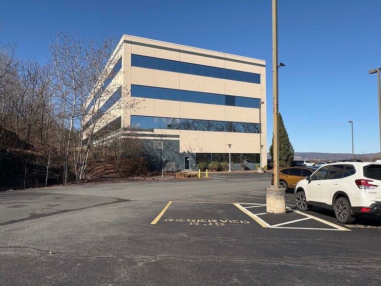 1065 Route 315, Wilkes-Barre, PA à louer - Photo du bâtiment - Image 3 de 4