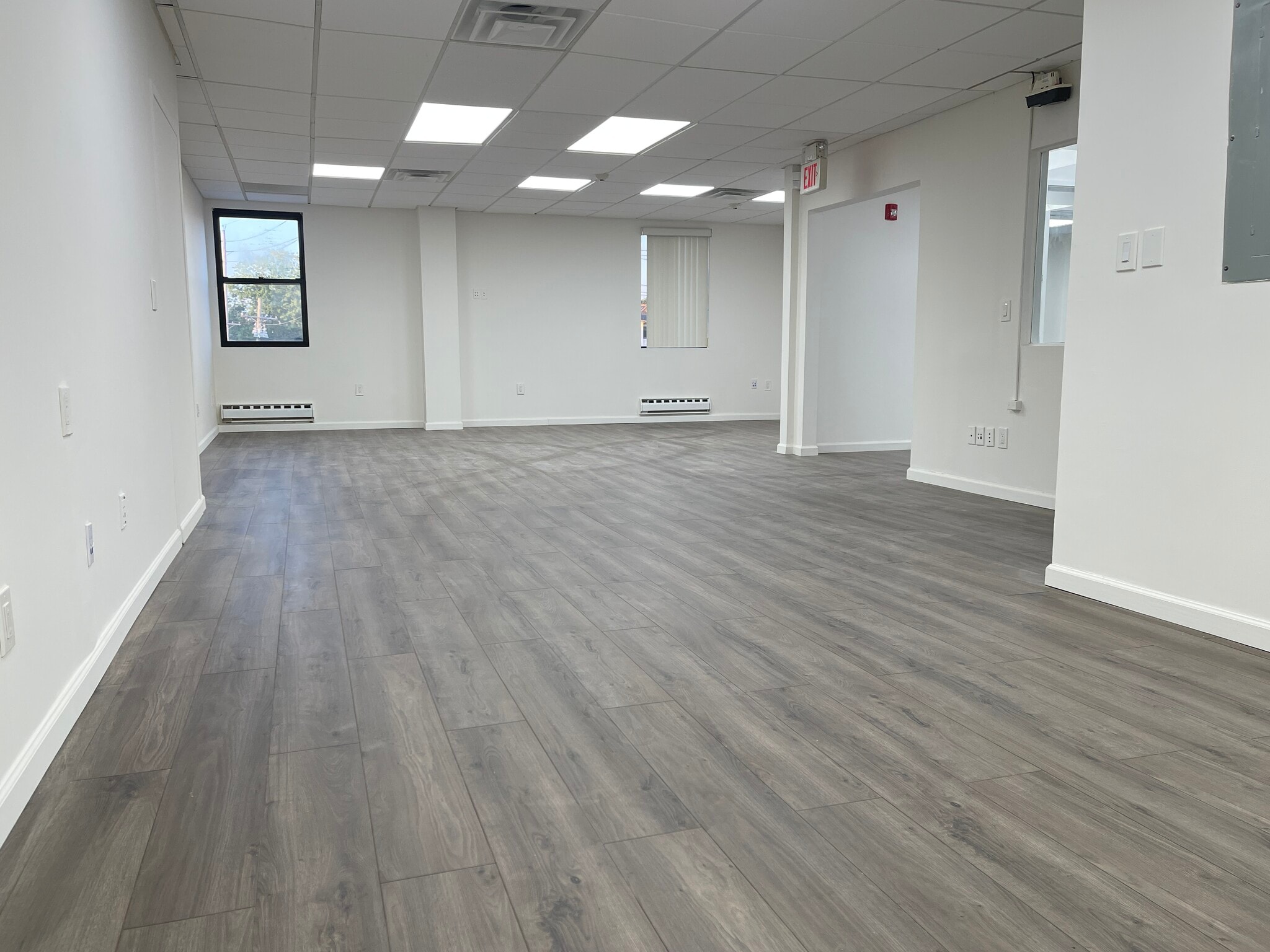 111 Grand Ave, Palisades Park, NJ à louer Photo du bâtiment- Image 1 de 17