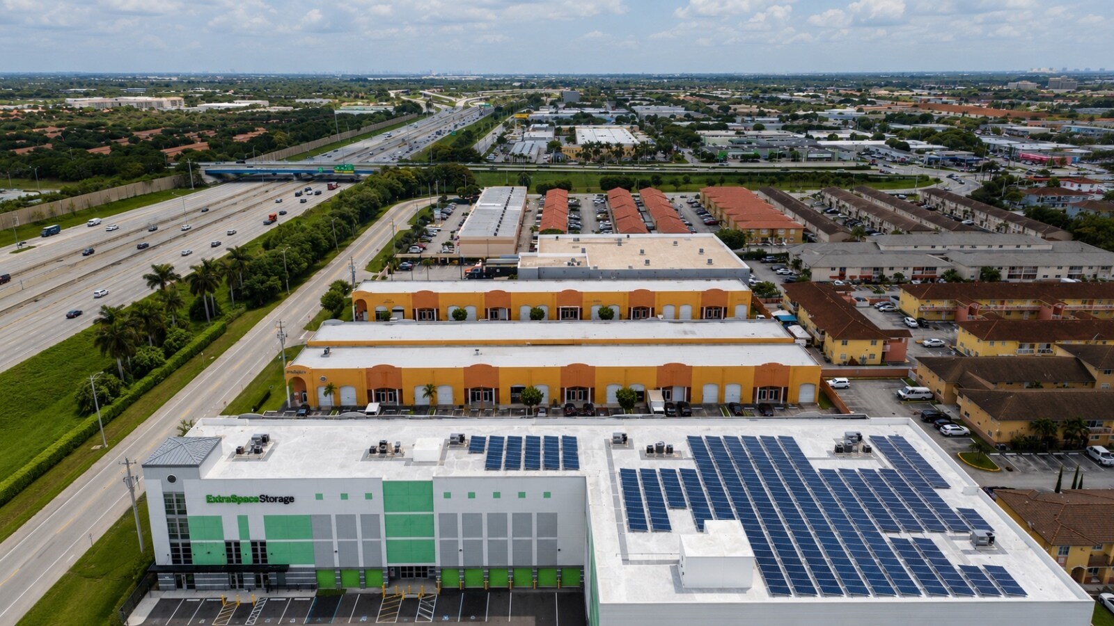 2970 W 84th St, Hialeah Gardens, FL à louer Photo du bâtiment- Image 1 de 7