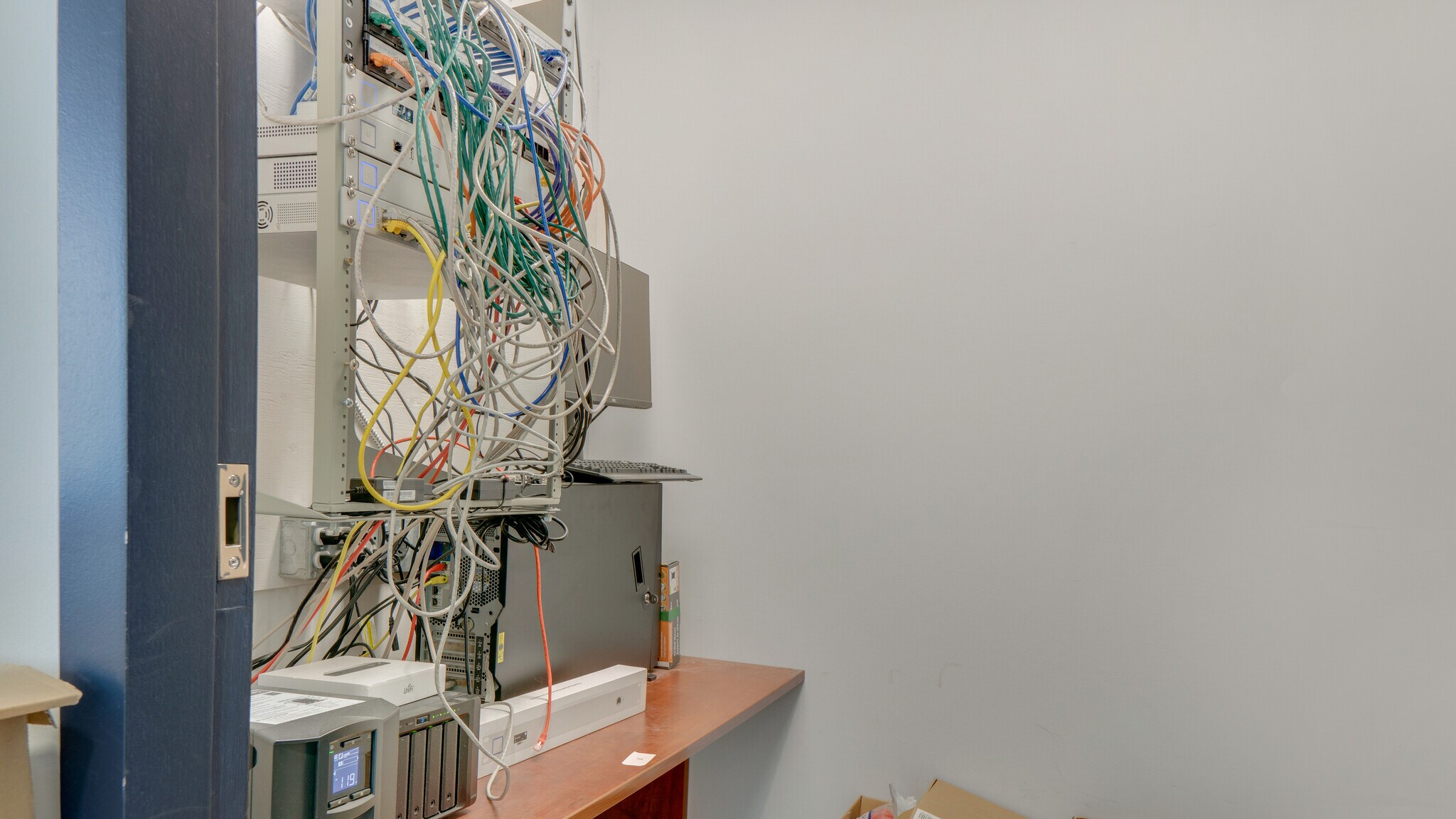 1726 Dolphin Av, Kelowna, BC for lease Interior Photo- Image 1 of 26