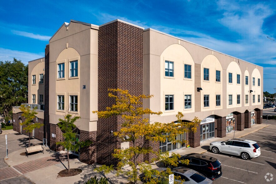 165 Cross Ave, Oakville, ON for lease - Primary Photo - Image 1 of 10