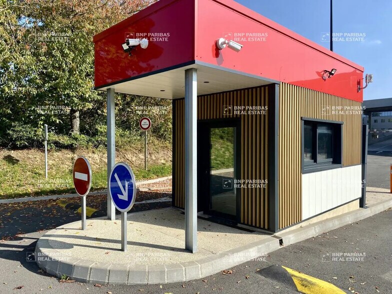 Flex dans Élancourt à louer - Photo du bâtiment - Image 2 de 33