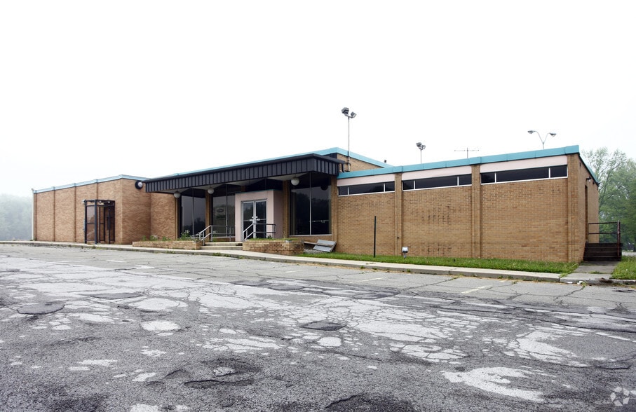 7325 Warren Sharon Rd, Brookfield, OH for lease - Primary Photo - Image 1 of 2