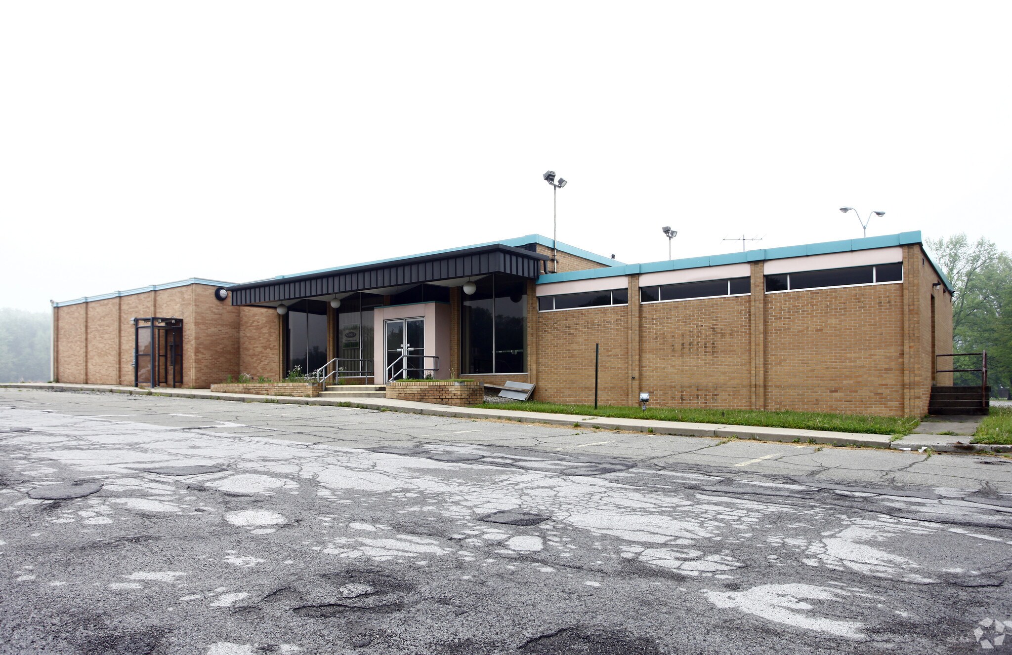 7325 Warren Sharon Rd, Brookfield, OH à louer Photo principale- Image 1 de 3