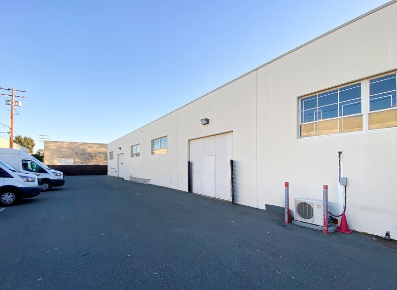 1821 McGaw Ave, Irvine, CA à louer - Photo du bâtiment - Image 2 de 4