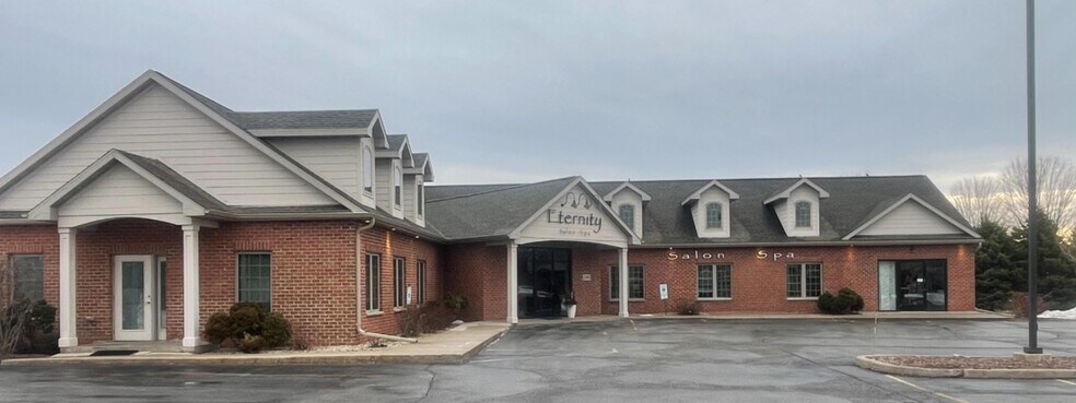 1429 Province Ter, Menasha, WI à vendre - Photo du bâtiment - Image 2 de 18