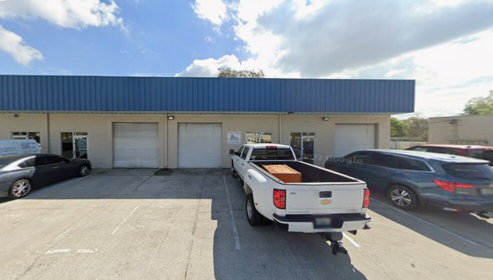 8267 Causeway Blvd, Tampa, FL à louer - Photo du bâtiment - Image 1 de 1